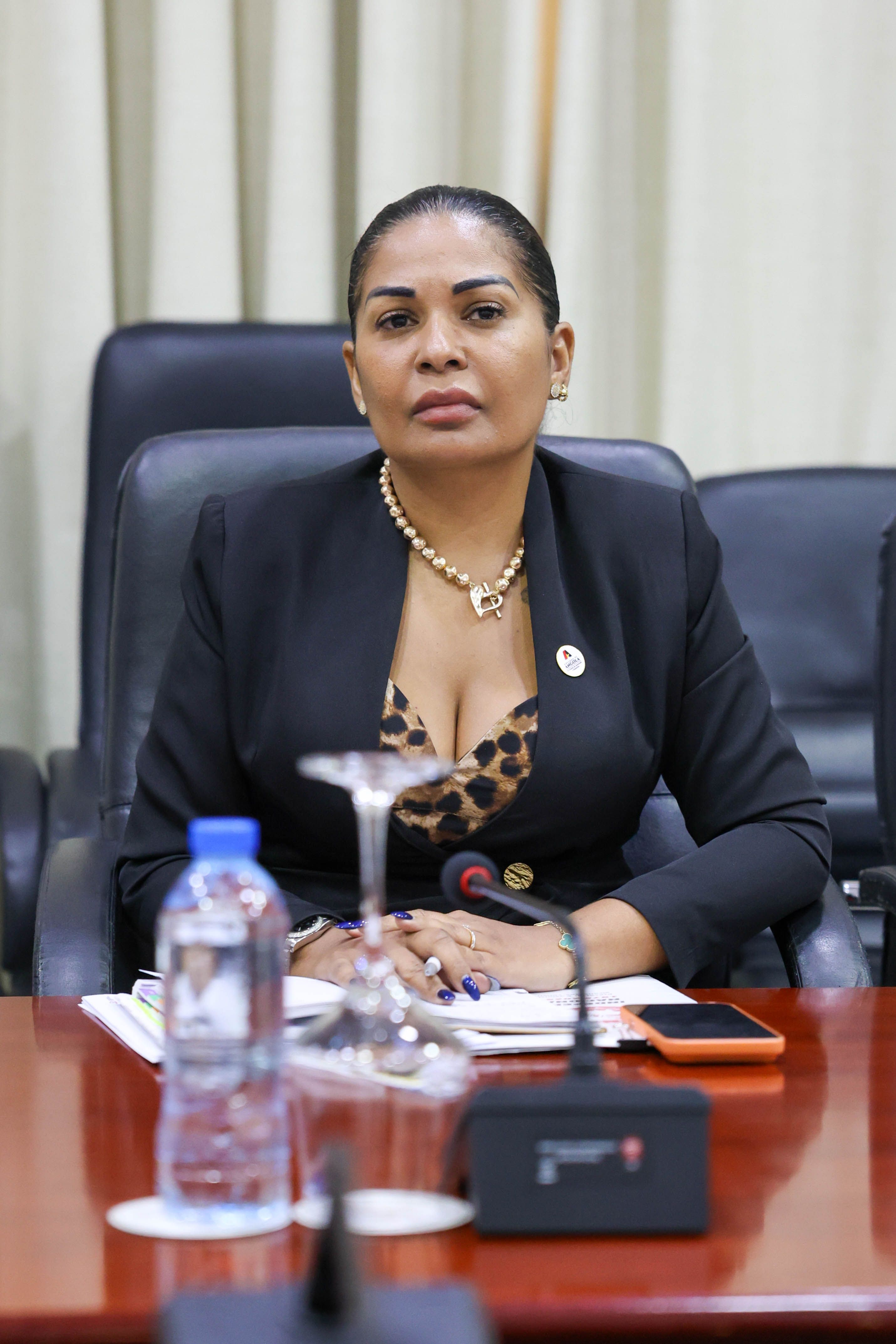 <br />
<b>Notice</b>:  Undefined index: title in <b>/home/gov/public_html/portais-governo-producao/themes/portalweb/galeria-itens.php</b> on line <b>148</b><br />
