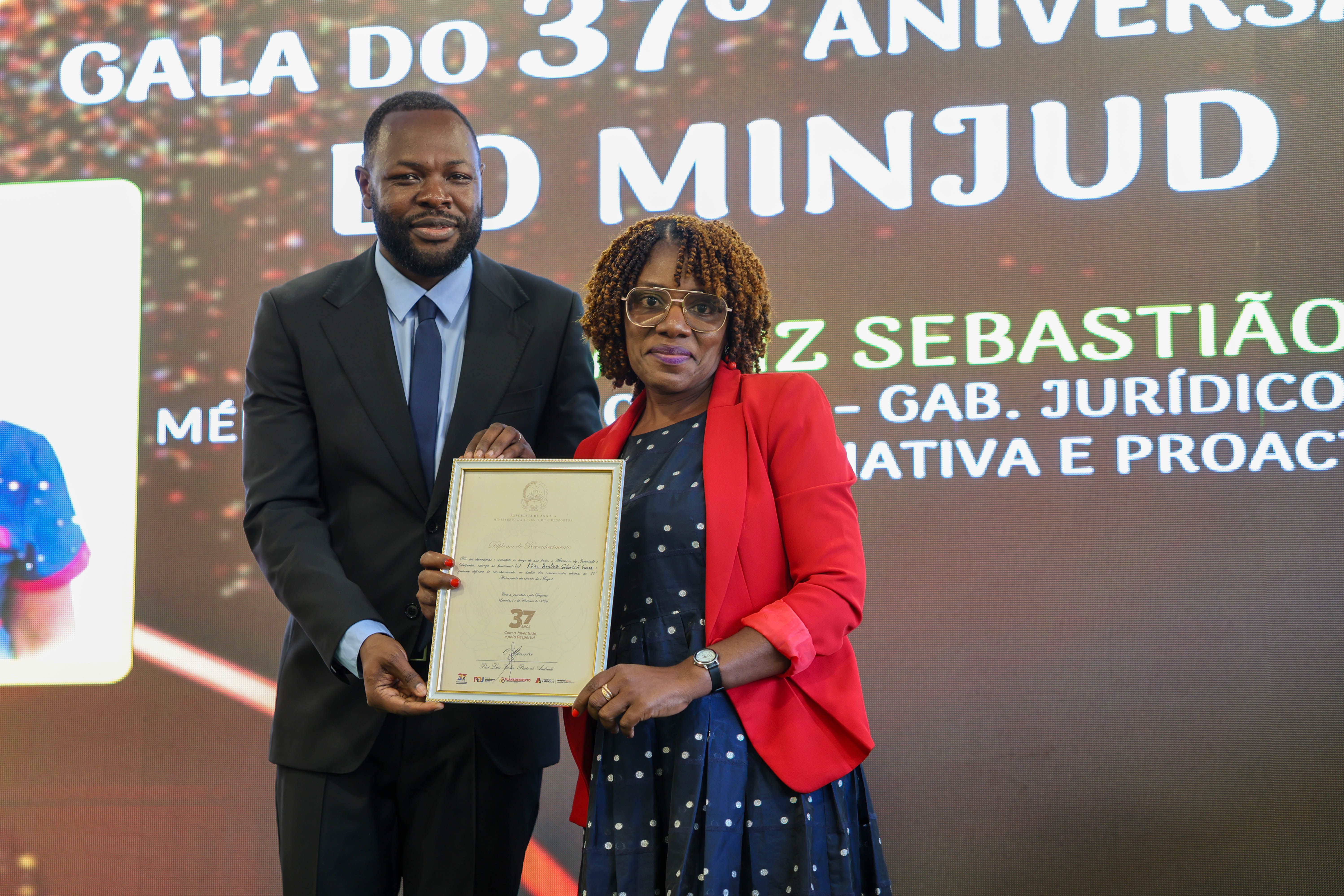 <br />
<b>Notice</b>:  Undefined index: title in <b>/home/gov/public_html/portais-governo-producao/themes/portalweb/galeria-itens.php</b> on line <b>148</b><br />
