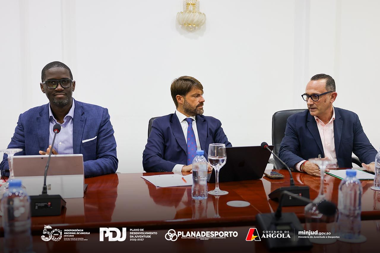 <br />
<b>Notice</b>:  Undefined index: title in <b>/home/gov/public_html/portais-governo-producao/themes/portalweb/galeria-itens.php</b> on line <b>148</b><br />
