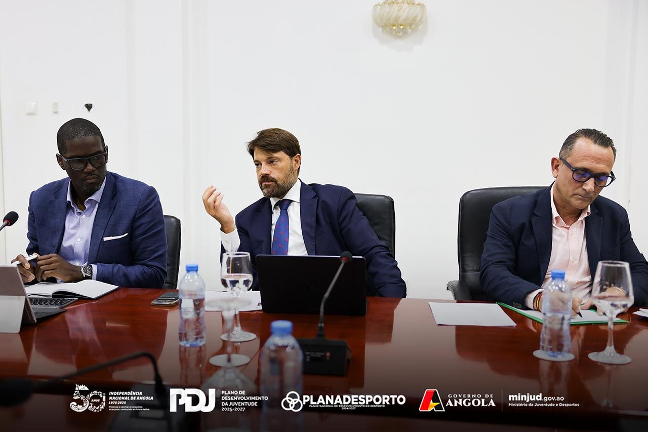<br />
<b>Notice</b>:  Undefined index: title in <b>/home/gov/public_html/portais-governo-producao/themes/portalweb/galeria-itens.php</b> on line <b>148</b><br />
