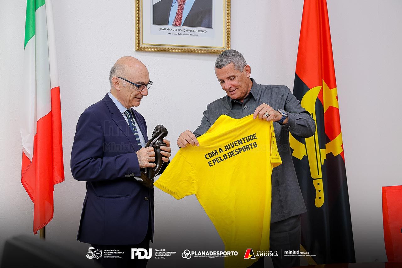 <br />
<b>Notice</b>:  Undefined index: title in <b>/home/gov/public_html/portais-governo-producao/themes/portalweb/galeria-itens.php</b> on line <b>148</b><br />
