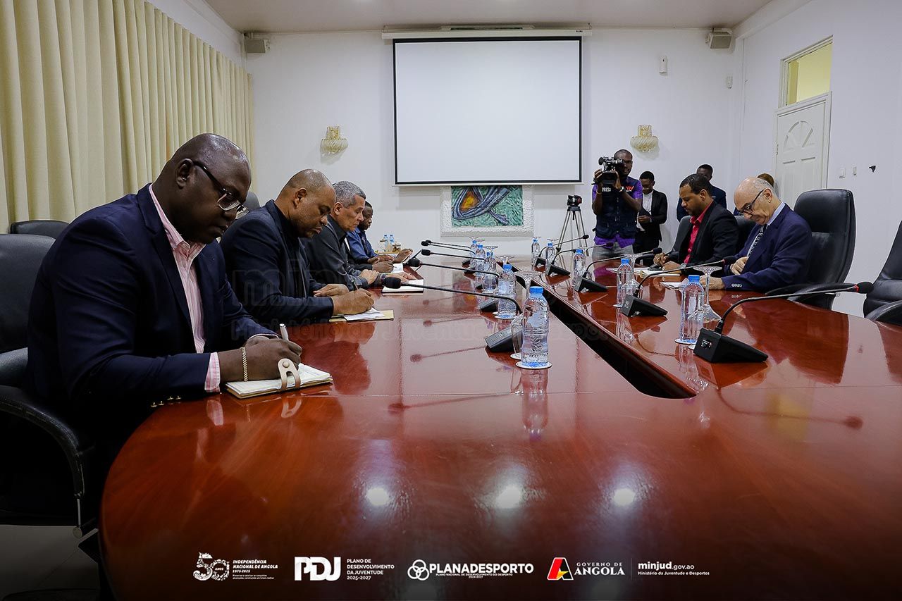 <br />
<b>Notice</b>:  Undefined index: title in <b>/home/gov/public_html/portais-governo-producao/themes/portalweb/galeria-itens.php</b> on line <b>148</b><br />
