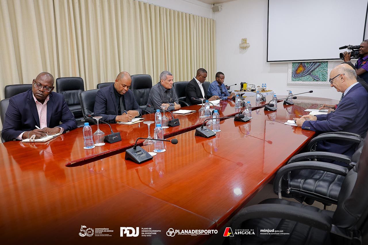 <br />
<b>Notice</b>:  Undefined index: title in <b>/home/gov/public_html/portais-governo-producao/themes/portalweb/galeria-itens.php</b> on line <b>148</b><br />

