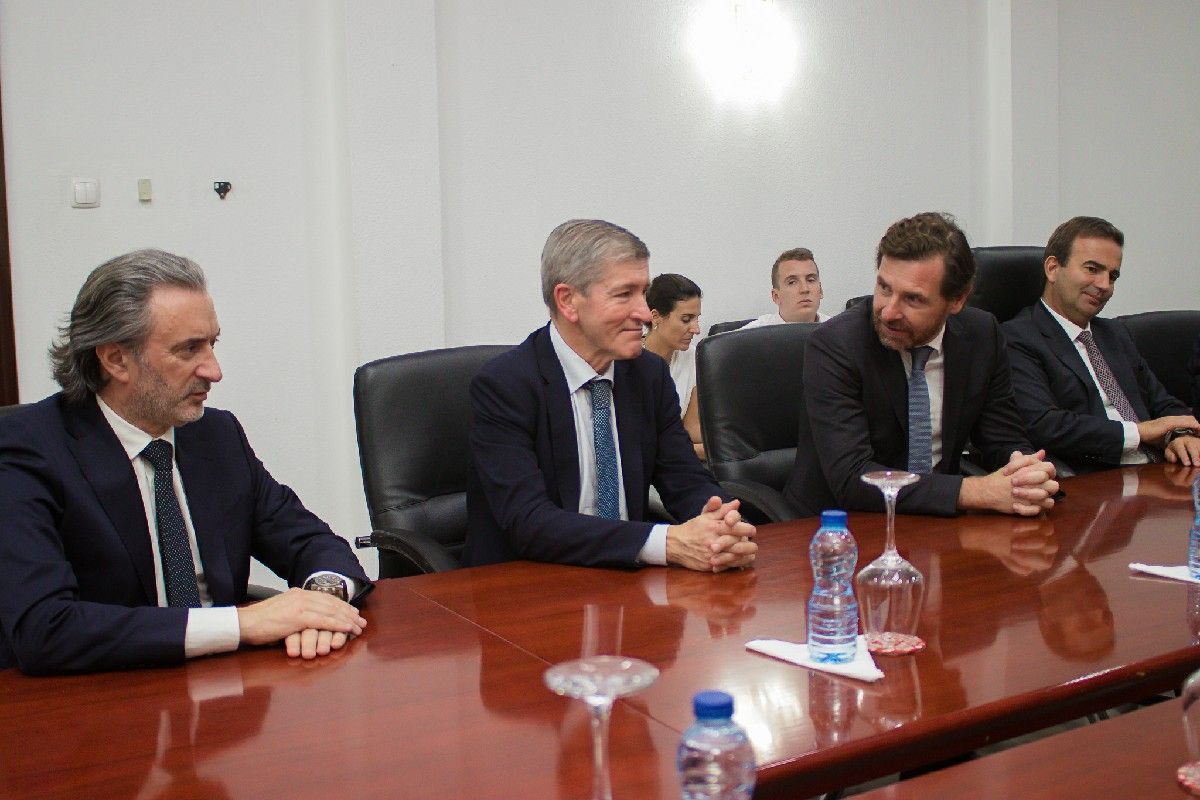 <br />
<b>Notice</b>:  Undefined index: title in <b>/home/gov/public_html/portais-governo-producao/themes/portalweb/galeria-itens.php</b> on line <b>148</b><br />
