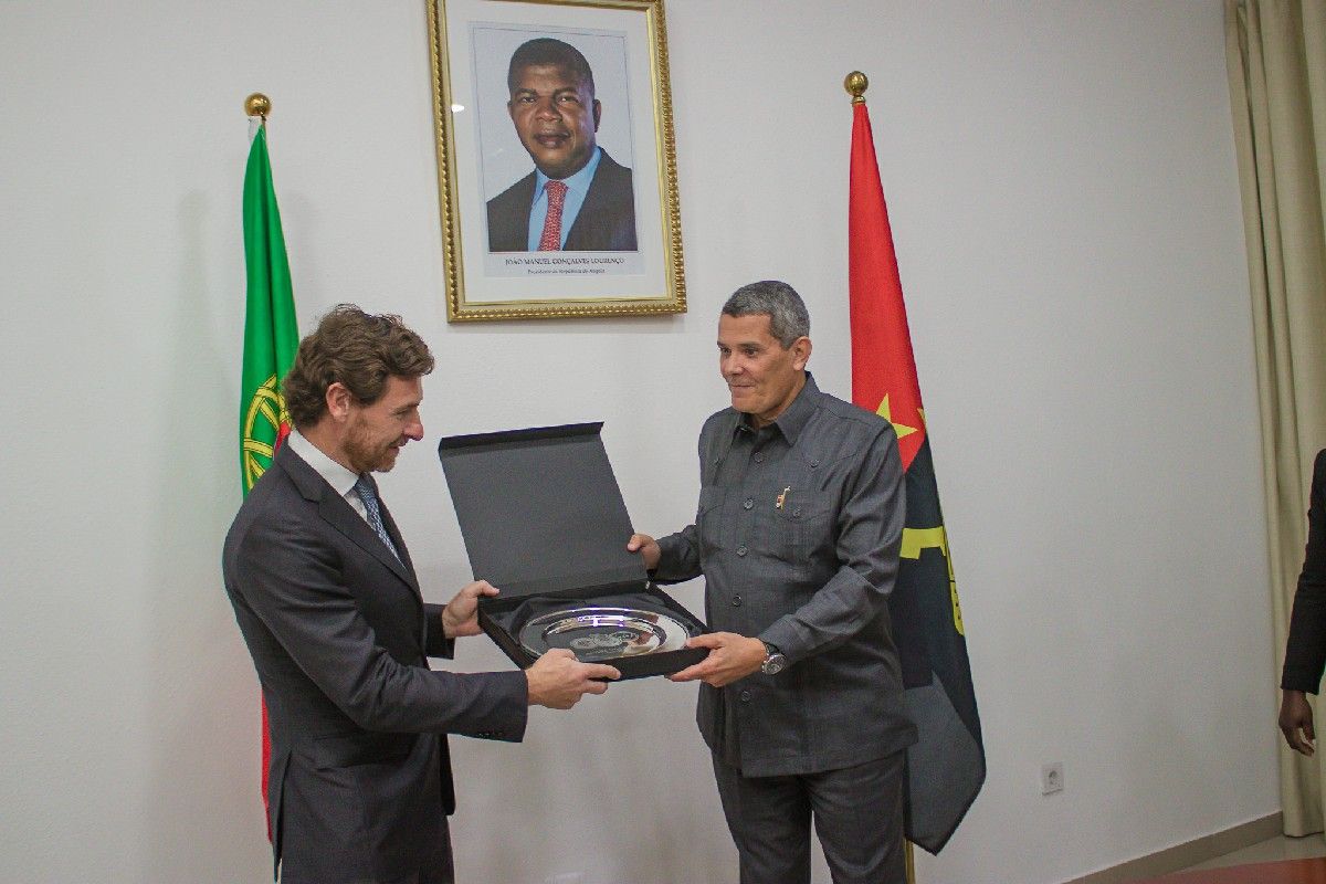 <br />
<b>Notice</b>:  Undefined index: title in <b>/home/gov/public_html/portais-governo-producao/themes/portalweb/galeria-itens.php</b> on line <b>148</b><br />
