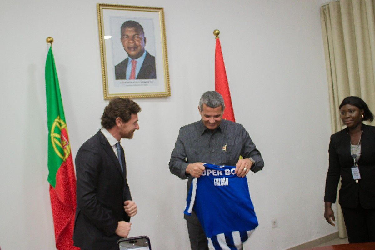 <br />
<b>Notice</b>:  Undefined index: title in <b>/home/gov/public_html/portais-governo-producao/themes/portalweb/galeria-itens.php</b> on line <b>148</b><br />
