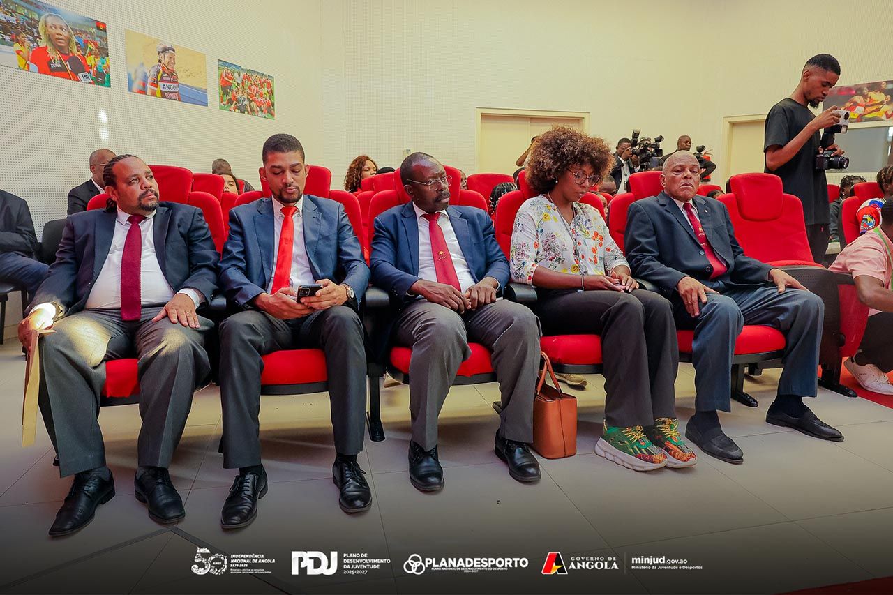 <br />
<b>Notice</b>:  Undefined index: title in <b>/home/gov/public_html/portais-governo-producao/themes/portalweb/galeria-itens.php</b> on line <b>148</b><br />
